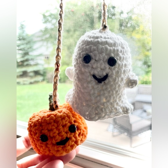 Handcrafted Halloween ghost & Pumpkin mirror hanger, crochet Halloween - Picture 2 of 9